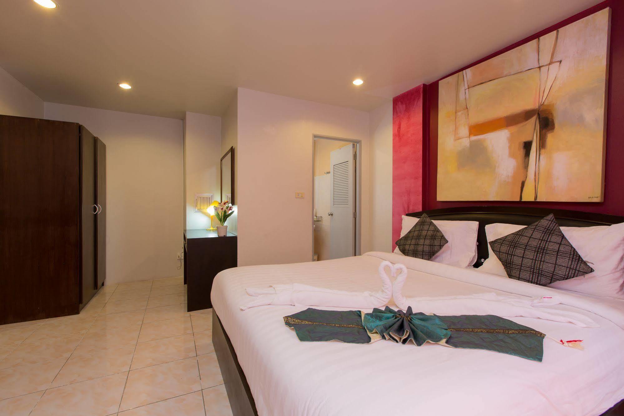 Hotel Cool Sea House à Patong Extérieur photo